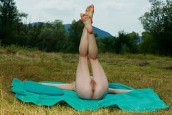 PRESENTING ELISA LIV (7)